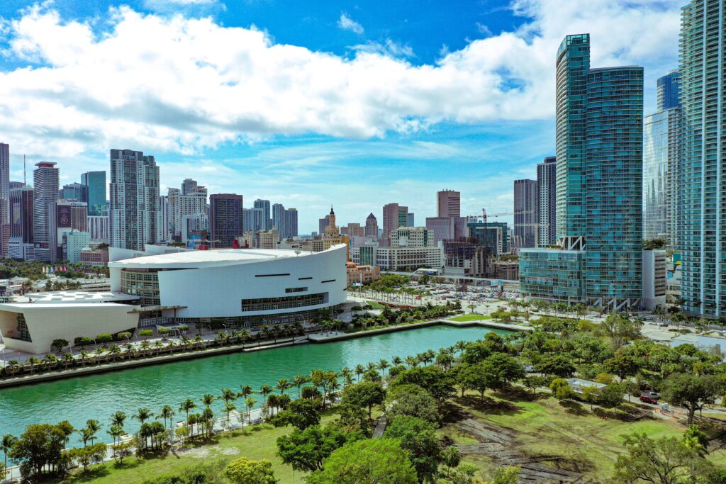 Panorama Miami i hala sportowa