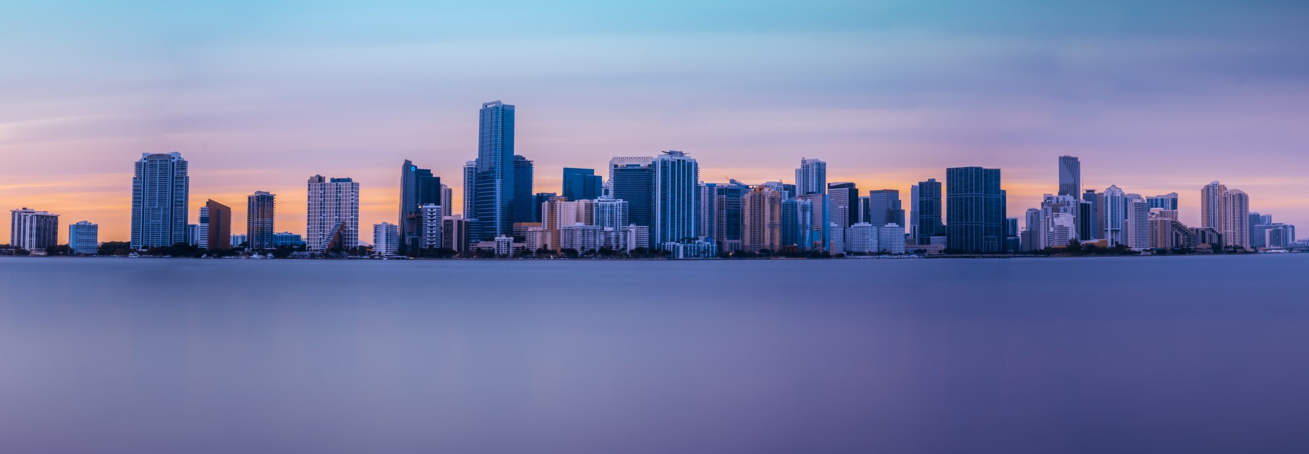 Miami panorama miasta. Kontakt do agentki nieruchomości na Florydzie w Miami.