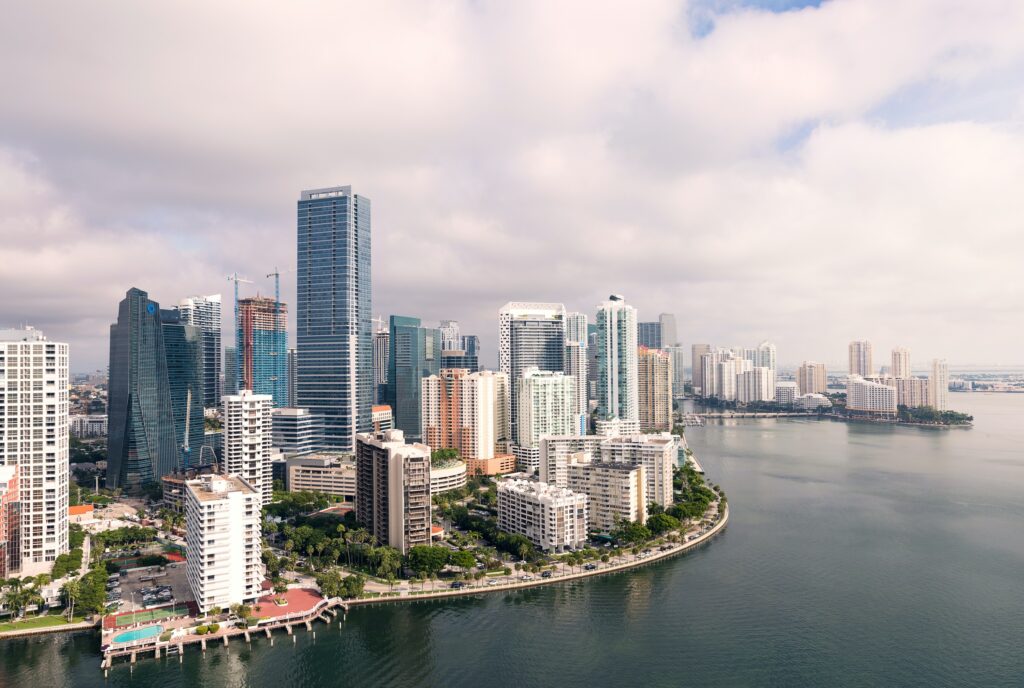Miami panorama nieruchomości nad zatoką