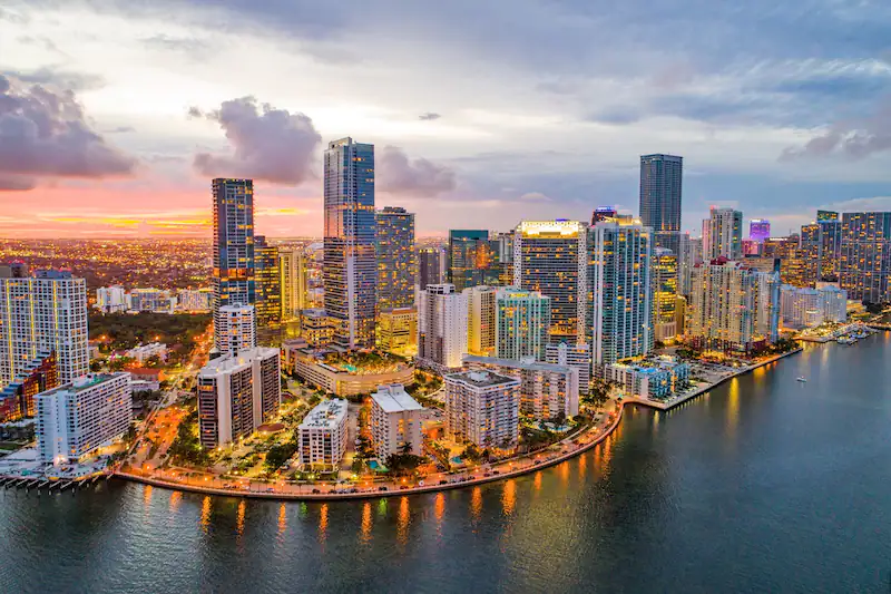 Inwestycja w Apartament w Miami: Korzyści dla Polaka w 2024 roku