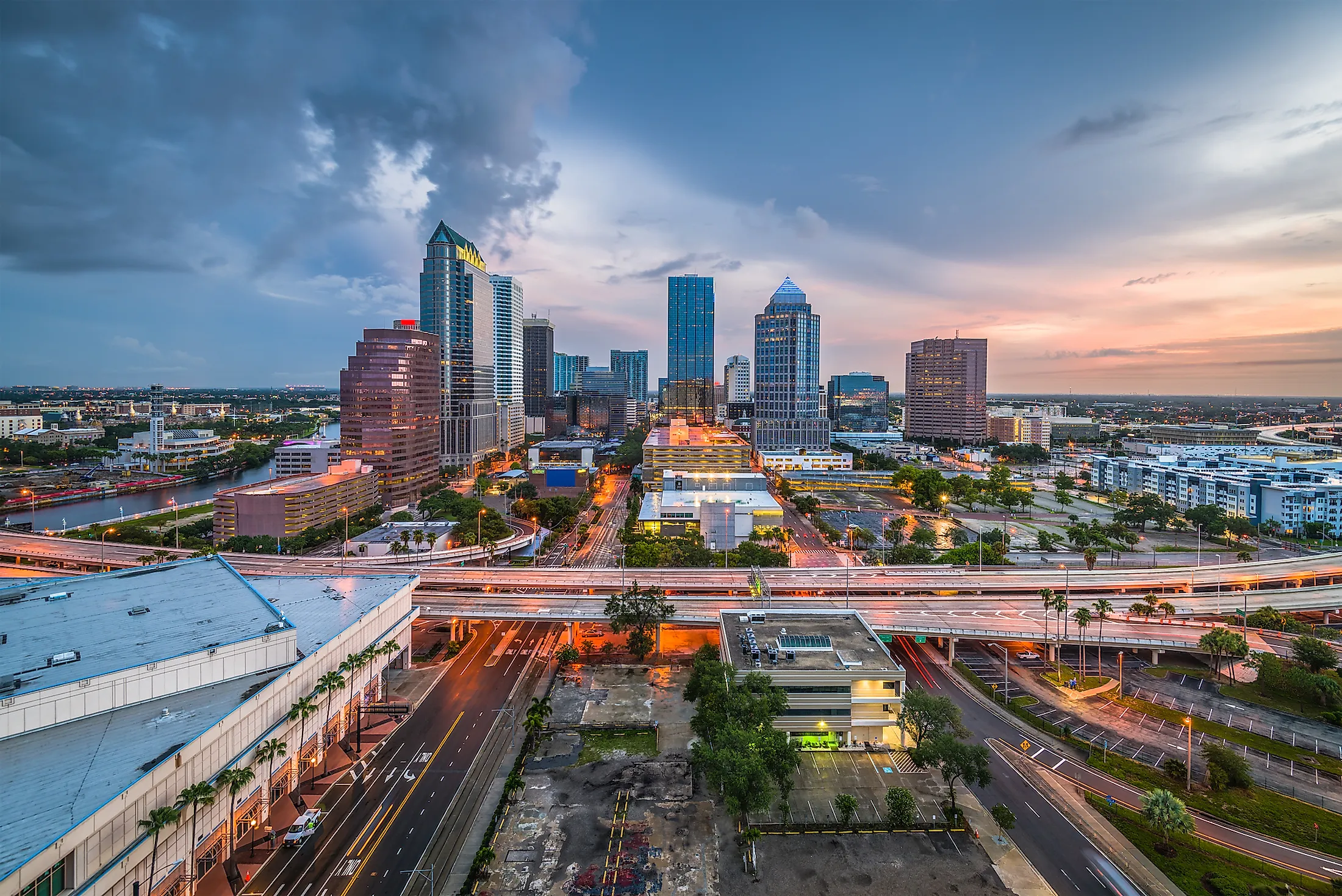 Domy w Tampa – kompleksowy przewodnik dla inwestorów w nieruchomości